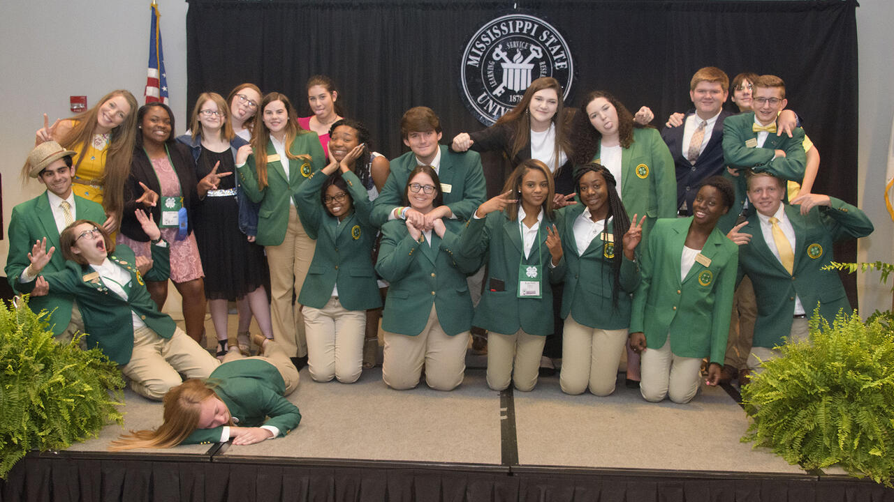 A group of 4-H’ers make silly gestures.